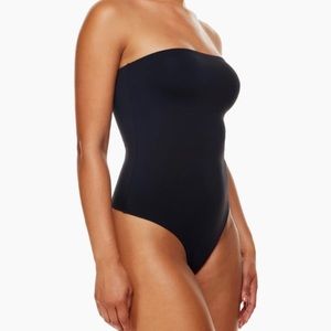 Aritzia Babaton contour tube bodysuit in black. Size S